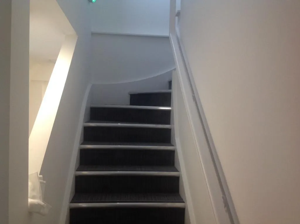 East West Property Aberdeen 3*,