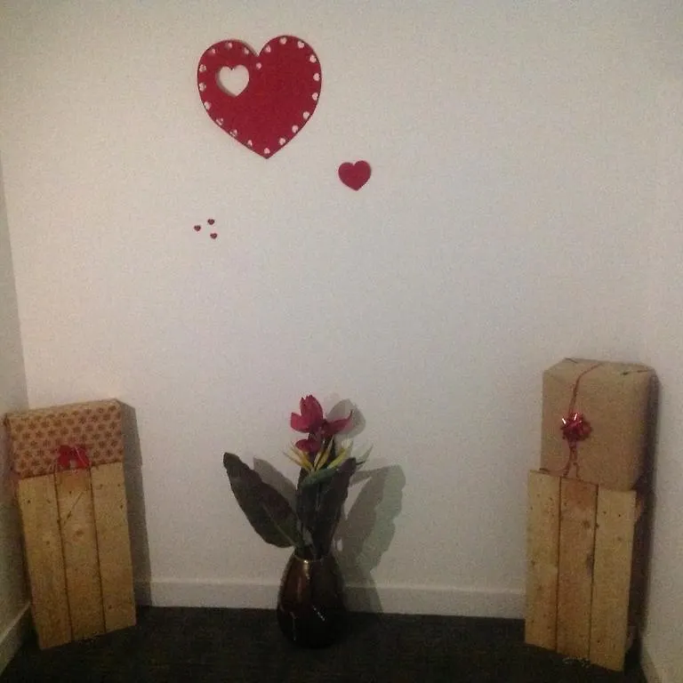 East West Property Aberdeen Guest house