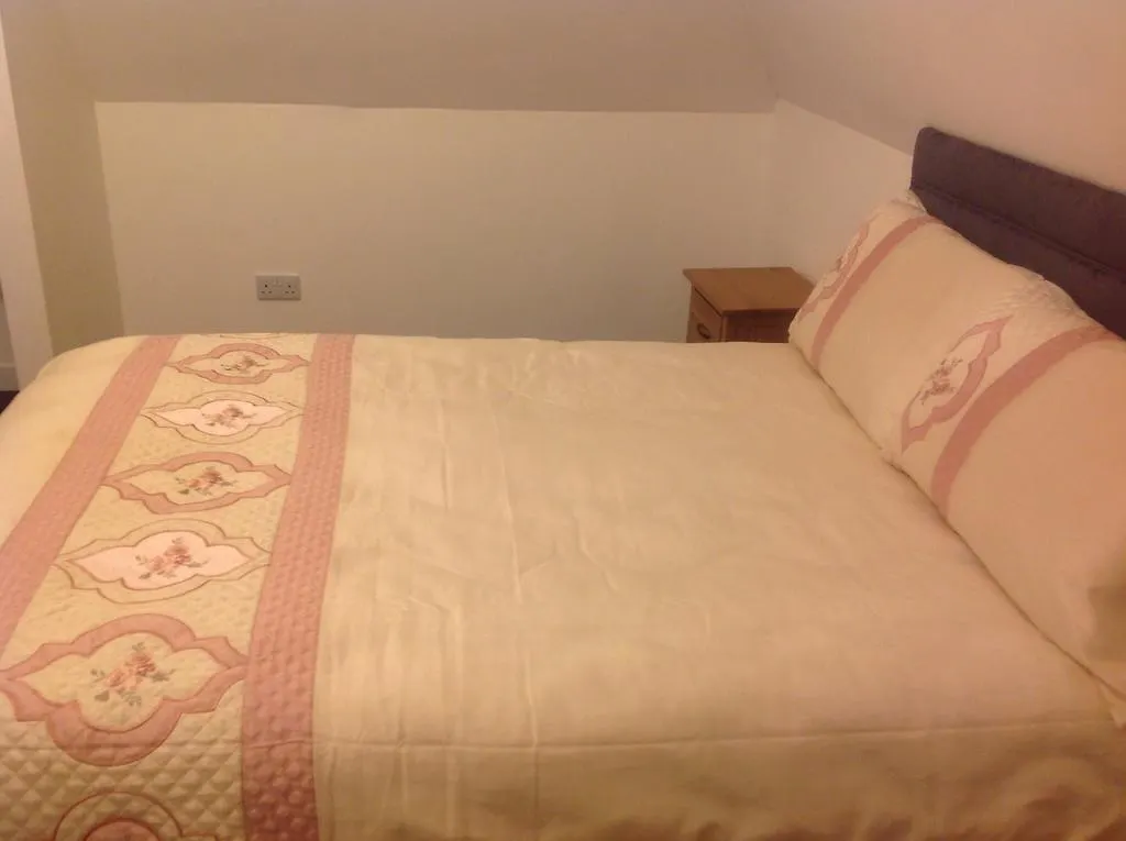 East West Property Aberdeen Guest house